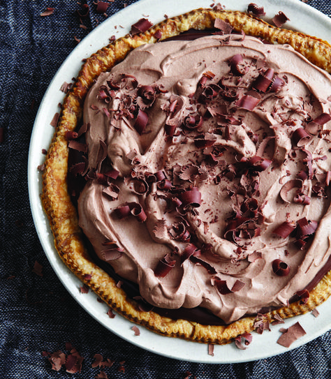 Unbelievably, this decadent chocolate pie contains no added sugar. The total amount of sugar in the chocolate in this recipe clocks in at 140 grams (about ¾ cup), or about 18 grams of sugar per slice of pie. From Joanne Chang's Baking with Less Sugar cookbook. Truffle Pie, Low Sugar Baking, Joanne Chang, Cool Food, Flour Bakery, Pie Baking, Chocolate Cream Pie, Baking Book, Baking Science