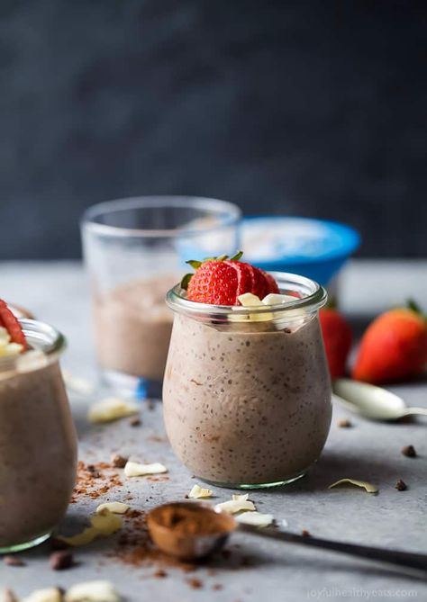 Coconut Dark Chocolate Chia Pudding is a creamy, guilt-free dessert of only 120 calories! You'll be making this delicious pudding every night! #pudding #chiapudding #coconutpudding #healthypuddingrecipe #healthypudding #healthydessert #lowcaloriedessert Healthy Pudding Recipes, Dark Chocolate Pudding, Healthy Pudding, Dark Chocolate Coconut, Coconut Chia Pudding, Chocolate Chia Pudding, Healthy Food Habits, Coconut Chia, Healthy Food Guide