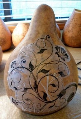 Wood Burning Gourds, Gourds Diy, Gourd Birdhouses, Calabash Gourd, Gourd Ideas, Gorgeous Gourds, Gourds Birdhouse, Decorative Gourds, Hand Painted Gourds