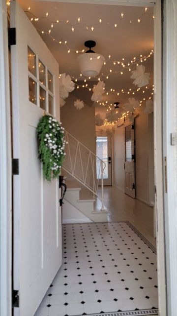 Christmas Lights Hallway Ceiling, Lights On Ceiling, Hallway Christmas, Diy Bff, Christmas Hallway, Hallway Ceiling, Christmas Fairy Lights, Command Hooks, Paper Stars