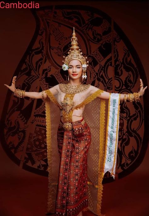 Cambodia Clothing, Cambodia Culture, Shadow Theater, Thailand Costume, Khmer New Year, Thailand Outfit, Traditional Thai Clothing, Shadow Theatre, Ancient Dress