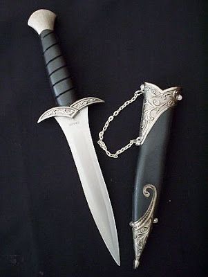 Fantasy Dagger, Soul Reaper, Knife Aesthetic, Pretty Knives, Seni 2d, Royal Aesthetic, Dagger Knife, Cool Knives, Princess Aesthetic