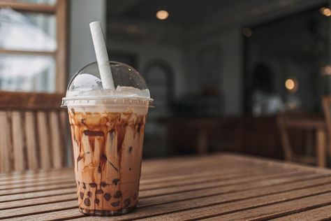 Chocolate Milk Tea, Iced Cocoa, Milk Tea Recipe, Corner Coffee, Boba Bubble Tea, Milk Tea Recipes, Tea At Home, Boba Pearls, Coffee Store