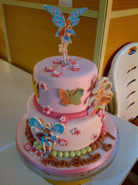 Children's Birthday Cakes - birthday cakes showing edible pictures of winx club characters Winx Club Birthday, Winx Club Characters, Cake Mix Cobbler, Jasmine Cake, Cake Mix Muffins, Wedding Cake Setting, Club Birthday, Little Pony Cake, Cake Show