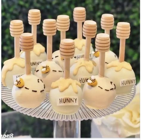 Pooh Cake Pops, Winnie The Pooh Cake Pops, Pooh Baby Shower Ideas, Honey Party Favors, Fall Cake Pops, Honey Party, Bee Cake Pops, Kylie Baby Shower, Winnie The Pooh Decor