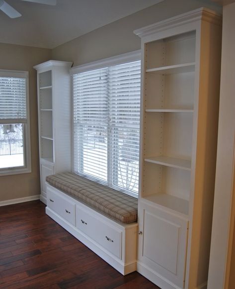 Window Seat Ideas, Balcon Mic, Window Seat Design, Window Seat Storage, Living Room Decor Inspiration, Bench Ideas, Bench Plans, Mudroom Bench, Room Remodeling