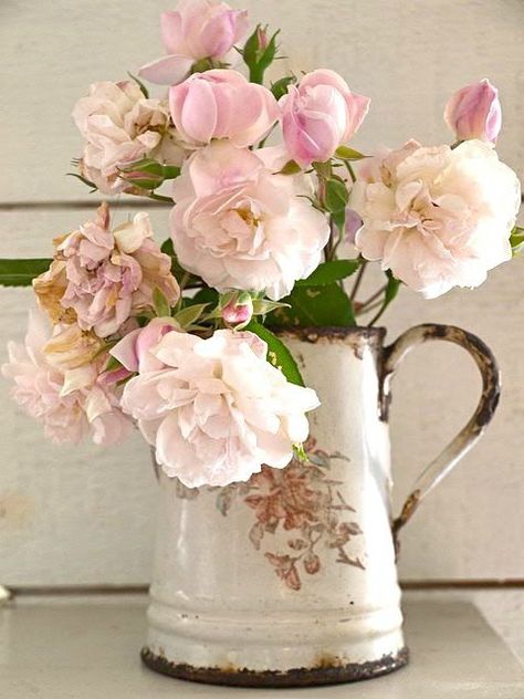 Decoration Shabby, Deco Floral, Rose Cottage, Arte Floral, Beautiful Blooms, Rose Bouquet, Shabby Chic Decor, Color Rosa, Love Flowers