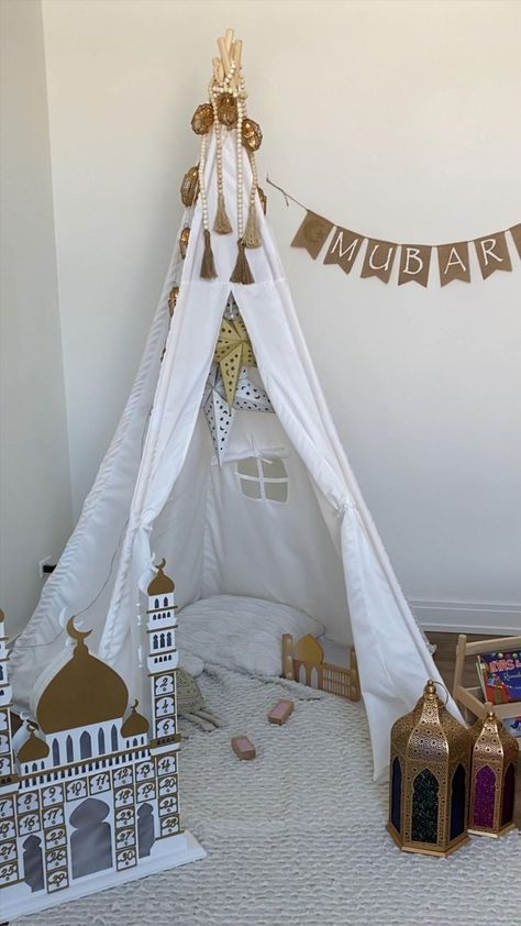 Ramzan Decorations Ideas, Ramadan Corner For Kids, Ramdan Corner Ideas, Ideas For Ramadan Decoration, Ramadan Decor For Kids, Ramadan Corner Ideas, Ramadan Ideas For Kids, Ramadan Prayer Corner, Ramazan Decor Ideas