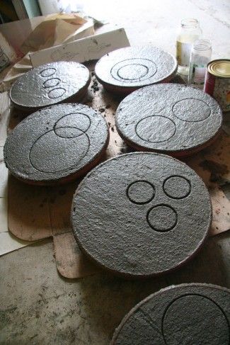 Round Stepping Stones, Outdoor Ornaments, Stepping Stone Molds, Diy Cement, Concrete Stepping Stones, Stepping Stones Diy, Stone Molds, Garden Stepping Stones, Garden Steps