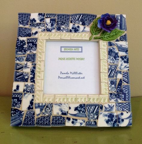 Mosaic Tile Picture Frame, Mosaic Picture Frames Diy, Mosaic Frames Ideas, Mosaic Picture Frames, Mosaic Frames, Mosaic Mirror Frame, Mosaic Mirrors, Blue Willow China, China Crafts