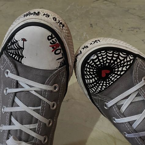 converse all star | converse art | tomorrow x together | shoes | art Black Converse Drawing On Shoes, Converse Sharpie Art, Drawing On Shoes Ideas Converse, Converse Shoes Designs, Converse Drawn On, Converse Shoe Art, Shoe Drawings Converse, Converse Doodle Ideas, Converse Art Ideas