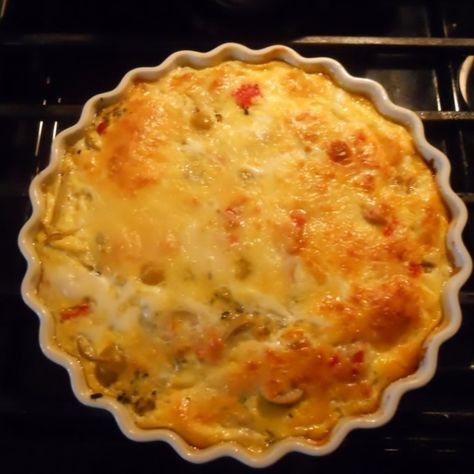 Bisquick Impossible Quiche Recipe, Bisquick Recipes Dinner, Impossible Quiche, Impossible Pie, Breakfast Quiche Recipes, Quiche Recipes Easy, Bisquick Recipes, Breakfast Quiche, Quiche Recipe