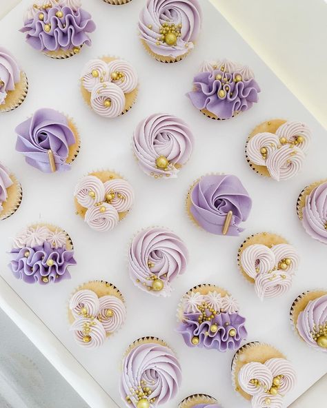 Purple Cupcake Decorating Ideas, Bridal Shower Cupcakes Purple, Shades Of Purple Cupcakes, Bridal Shower Cake Purple, Purple Dessert Cups, Pastel Purple Cupcakes, Purple Gold Cupcakes, Purple Frosting Cupcakes, Purple Desserts Ideas