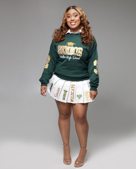 Graduate in style with this custom “Senior Szn”set! Sweatshirt can be done in your requested color, if available, and skirts are available in black or white. If you are requesting a different color skirt, please contact us prior to ordering. Senior Outfits Black Women, Senior Skirt Outfit, Graduation Skirt Outfit, Senior Skirt Set, Senior Pictures Outfits Black Women, Senior Sweatshirts Ideas, Outfits With White Skirt, Senior Skirt, Graduation Pictures Outfits