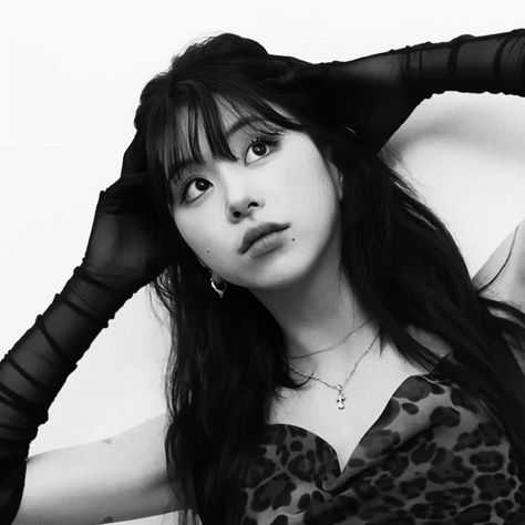 Black And White Theme, Chaeyoung Twice, Set Me Free, Girl Icons, Kpop Girl Groups, Cute Black, Cute Icons, Korean Girl, Kpop Idol