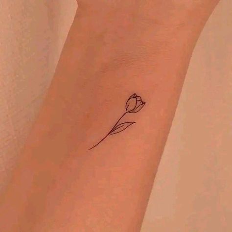 Minimalist Tulip Tattoo, Tatts Ideas, Dutch Tattoo, Jasmine Tattoo, Coordinates Tattoo, Tulip Tattoo, Knot Tattoo, Small Pretty Tattoos, Petite Tattoos