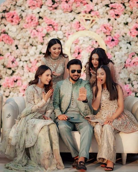 Sisters Wedding Photoshoot, Rabia Faisal, Fatima Faisal, Faisal Sisters, Iqra Kanwal, Sisters Photography Poses, Wedding Guests Photos, Marriage Poses, Sisters Photography