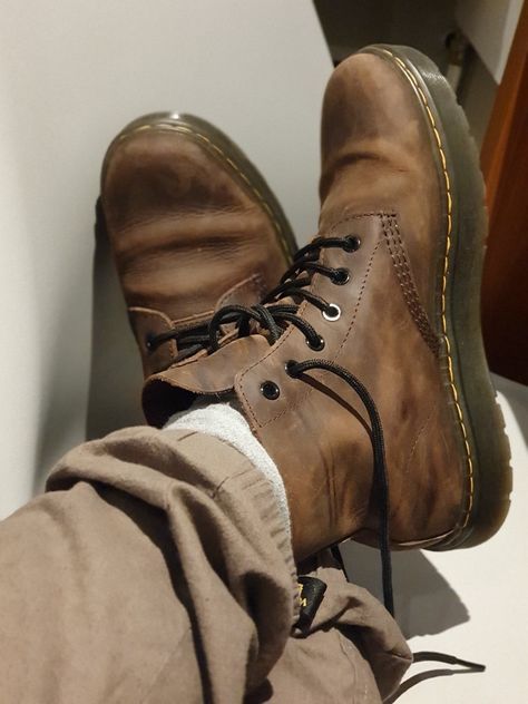 Remus Lupin Doc Martens, Dr Martens Boots Brown, Boots For Men Aesthetic, Doc Martens Mens Boots, Dr Martens Thurston Chukka, Brown Leather Boots Outfit Men, Brown Dr Martens Outfit Men, Brown Docs Outfit Men, Brown Doc Martens Outfit Men