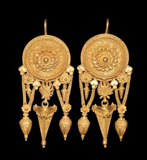 Ancient to Medieval (And Slightly Later) History Ancient Greek Jewelry, Ancient Jewels, Ancient Jewellery, Historical Jewellery, Greek Jewelry, Heart Shaped Rings, Ancient Jewelry, Garnet Earrings, Yellow Gold Earring