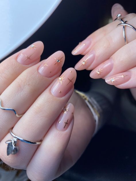 Pink Nails Gold Stars, Ball Nail Ideas, Pink And Golden Nails, Twinkle Star Nails, Nails With Gold Stars, Almond Nails With Gold, Almond Nude Nails, Trip Nails, Manicure Natural