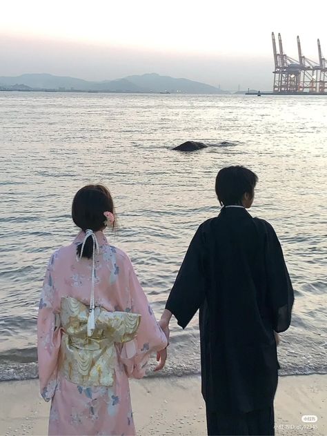 Couple In Kimono, Japan Boyfriend, Couple Japan, Raining Sound, Young Couples Photography, Study Together, Japan Honeymoon, Japan Dress, Japan Wedding