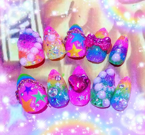 Decora Nails, Funky Shirts, Shape Pictures, Glittery Nails, Japanese Nail Art, Acrylic Press On Nails, Star Party, All Gems, Rainbow Nails