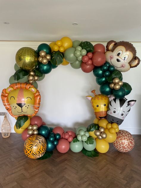 Wild One 
First Birthday 
Animal balloon display Balloon Circle, Safari Balloon, Jungle Theme Birthday Party, Animal Themed Birthday Party, Deco Ballon, Lion King Baby Shower, 1st Birthday Girl Decorations, Baby Birthday Decorations, Jungle Theme Birthday