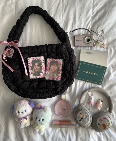 Pose 28, Kpop Bag, Japanese School Bag, Purse Aesthetic, My Style Bags, Pop Collection, What In My Bag, Bags Aesthetic, Pretty Bags