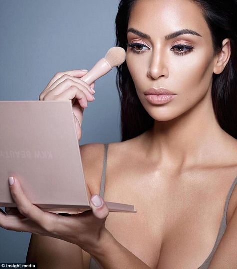 Kardashian Girls, Contour And Highlight, Powder Contour, Kkw Beauty, Contour Kit, Makijaż Smokey Eye, Hair Perfume, Beauty Kit, Kardashian Style