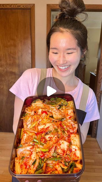 Sara Park ☆ SPARKY | The easiest kimchi recipe (in my opinion)!!! Ingredients below🫶

1 head napa cabbage 🥬 
Coarse salt 🧂 
Onion 🧅 
Green onion �... | Instagram Kimchi Recipe Without Fish Sauce, Easy Korean Recipes, Kimchi Recipe, Coarse Salt, Red Chili Peppers, Napa Cabbage, Crushed Garlic, Green Onion, Red Chili