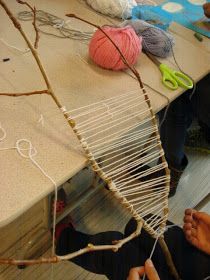 a faithful attempt: Twig Weaving Weaving With Yarn, Twig Weaving, Branch Weaving, Yarn Art Projects, Flax Weaving, Twig Crafts, Art Weaving, Basket Weaving Diy, Twig Art