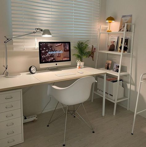 Aesthetic Room Desk, Asmr Aesthetic, Aesthetic Vlog, Study Desk Decor, Study Room Design, Desk Inspo, Desk Makeover, Dekorasi Kamar Tidur, Pinterest Room Decor