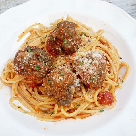 Eggless Meatballs, Meatballs Ground Beef, Pan Asparagus, Roasted Chicken And Potatoes, Meatball Pasta, Meatball Recipe, Homemade Meatballs, Chicken Meatballs, Spaghetti And Meatballs