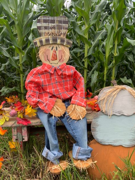 Sitting Scarecrow, Wood Scarecrow, Harvest Crafts, Scarecrow Doll, Fall Wood Crafts, Fall Porch Decor, Scarecrow Wreath, Fall Scarecrows, Fall Front Porch Decor