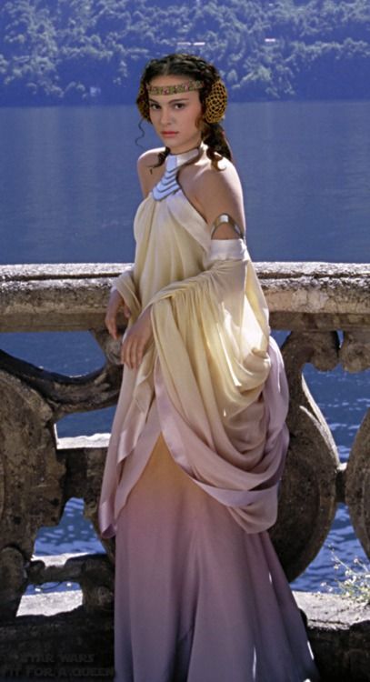 Confessions of a Seamstress: The Costumes of Star Wars - Padme Amidala Natalie Portman Star Wars, Disfraz Star Wars, Star Wars Padme Amidala, Queen Amidala, Star Wars Padme, Easter Dresses For Toddlers, Jennifer Grey, Star Wars Wedding, Faye Dunaway