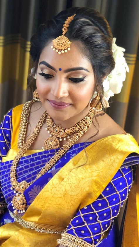 Front Bride Hairstyles, Front Hair Styles For Wedding Indian Bride, Pelli Hairstyles, Bengali Hairstyle, Muhurtham Hairstyle, Baby Shower Hairstyles, Bride Pics, Messy Braided Hairstyles, Saree Colours