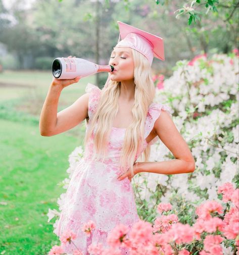 Spring Senior Pictures, Pink Graduation, Senior Year Fun, Cap And Gown Pictures, Senior Photoshoot Poses, College Graduation Pictures Poses, Senior Portraits Girl, Graduation Cap And Gown, College Graduation Pictures