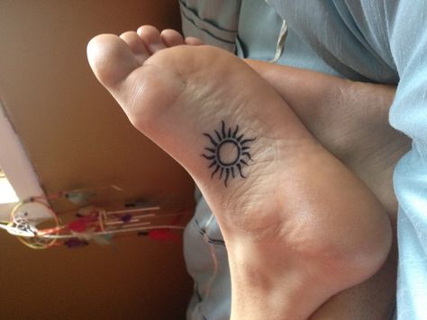 Walking on sunshine! Tattoo Sonne, Sunshine Tattoo, Walking On Sunshine, Sun Tattoo, Tattoo Inspo, Leaf Tattoos, Walk On, Tattoos And Piercings, Maple Leaf Tattoo