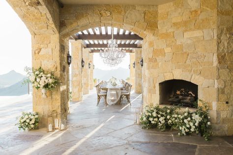 Intimate + Glamorous Wedding at Malibu Rocky Oaks Vineyard Malibu Rocky Oaks Wedding, Malibu Rocky Oaks, Beautiful Wedding Reception, Wedding Reception Fun, Wedding Reception Ideas, Brunch Fashion, Malibu Wedding, Poppy Design, White Florals