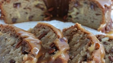 PECAN CAKE - cooking art Apple Pecan Cake With Caramel Glaze, Apple Pecan Cake Recipe, Recipe For Pound Cake, Turtle Sheet Cake Recipe, Pecan Caramel Sauce, Caramel Apple Bundt Cake, Apple Pecan Cake, Boston Cake, Caramel Cheesecake Bars