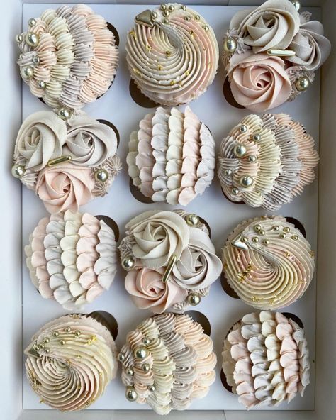 Elegant Cupcakes, Fancy Cupcakes, Buttercream Cake Decorating, Pretty Cupcakes, Cupcake Cake Designs, Buttercream Cupcakes, Floral Cupcakes, Beautiful Cupcakes, Cupcake Designs