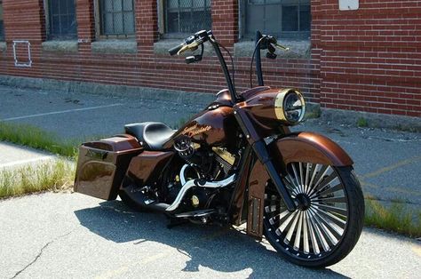 Can't let this one go un-pinned. My favorite color-BROWN! Beautiful! Road King Special, Harley Bagger, Harley Davidson Road King, Custom Motorcycles Harley, Bagger Motorcycle, Road King Custom, Harley Davidson Baggers, Custom Street Bikes, Ape Hangers