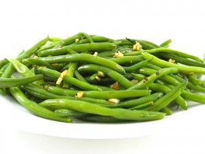 Simply Garlic Green Beans...Are you looking for a simple yet tasty vegetable side dish? There’s so much flavor in yummy dish. Each skinny serving has 48 calories, 2 grams of fat and only 1 Weight Watchers POINTS PLUS. Beans For Babies, Health Benefits Of Beans, Blackened Chicken Recipe, Healthy Fall Dinner, Healthy Italian, Garlic Green Beans, Ww Points, Healthy Fall, Green Bean Recipes