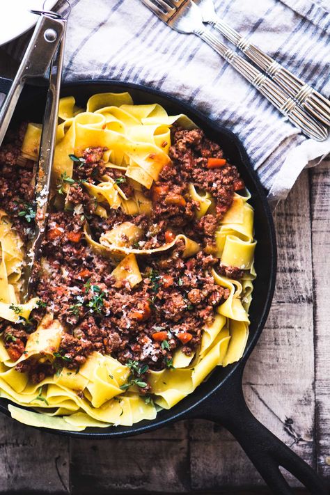 Upscale Recipes, Pasta Meatsauce, Pasta Pappardelle, Italian Bolognese, Pasta Bolognese Recipe, Weeknight Dinner Pasta, Long Pasta, Best Ground Beef Recipes, Italian Meat Sauce