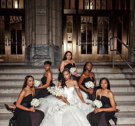 Black Wedding Photos, Black People Weddings, Bride And Bridesmaid Pictures, Wedding Group Photos, Bridesmaid Poses, Bridesmaid Pictures, Black And White Wedding Theme, Bridesmaid Photoshoot, Bridal Parties Pictures