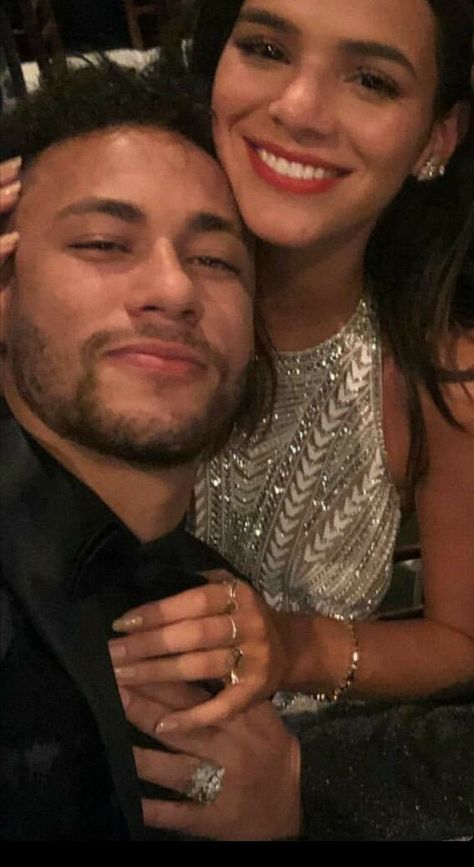 Neymar And Girlfriend, Neymar Jr And Bruna Marquezine, Neymar And Bruna, Bruna Marquezine And Neymar, Neymar Girlfriend, Cute Soccer Couples, Soccer Couples, Football Wags, Cutest Couple Ever