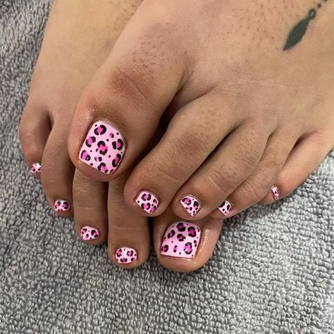 Cheetah Print Pedicure, Cheetah Print Toe Nails, Cheetah Toes, Pink Cheetah Nails, Black Toe Nails, Toenail Art Designs, Pink Toe Nails, Easy Toe Nail Designs, Fruit Nail