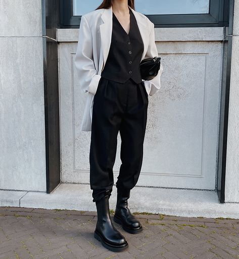 Lug Boots, Mode Ootd, Trik Fotografi, Mode Inspo, Looks Chic, 가을 패션, Mode Streetwear, Mode Outfits, Black Outfit