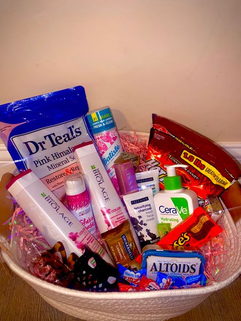 Mini Gift Baskets For Women, Basket Full Of Gifts, Gift Basket Questions, Cowgirl Gift Basket, Female Gift Basket Ideas, Gf Basket Ideas, Thank You Basket Ideas For Women, Womens Gift Basket Ideas, Birthday Baskets For Women Diy