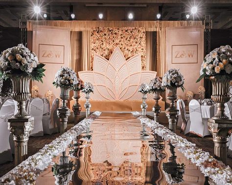 Love this mirror ceremony aisle! Also wonderful for a dance floor!! Mirror Aisle Runner, Mirror Aisle, Wedding Walkway, Silver Carpet, Indoor Outdoor Wedding, Outdoor Graduation, Wedding Mirror, Aisle Runner Wedding, Event Decor Direct